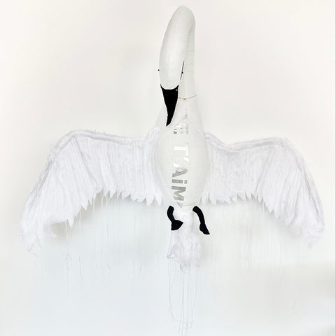 Tamar Mogendorff - Je t'aime Wall mounted Swan in Pink