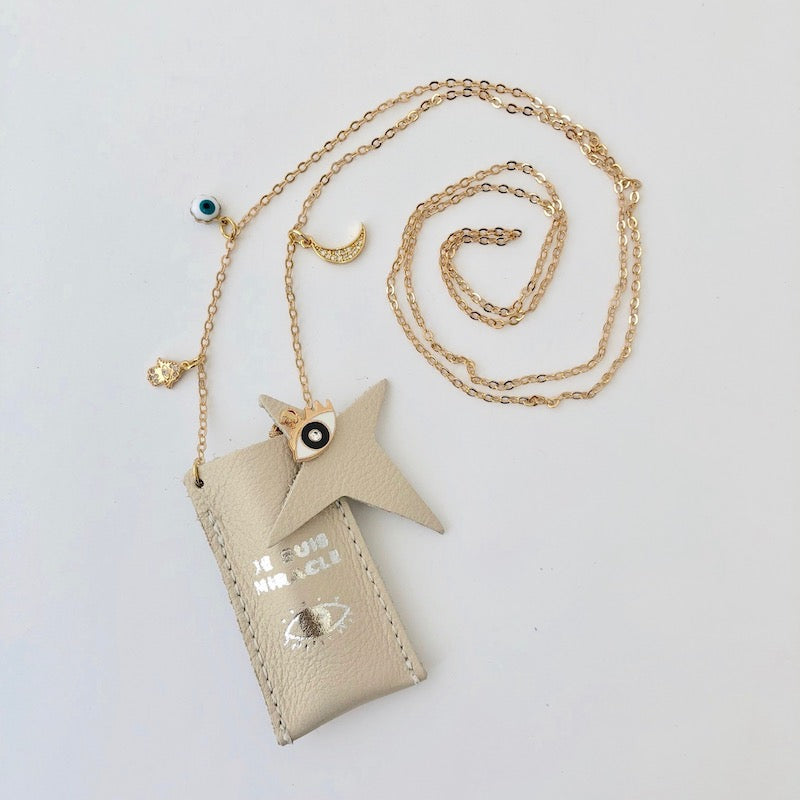 Amulet Crystal Nacklace - Pearl