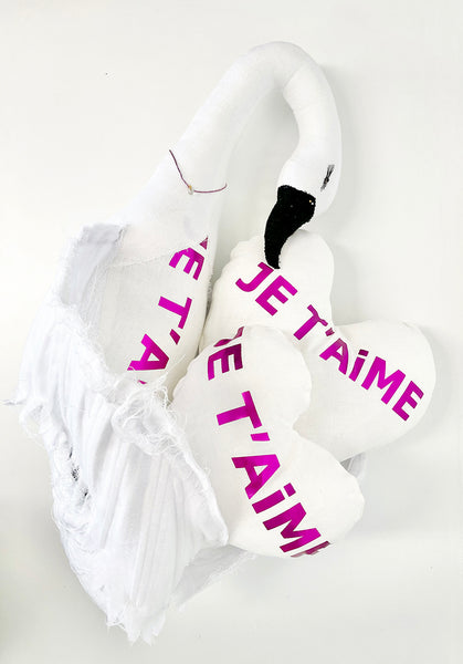 Tamar Mogendorff - Je t'aime Wall mounted Swan in Pink