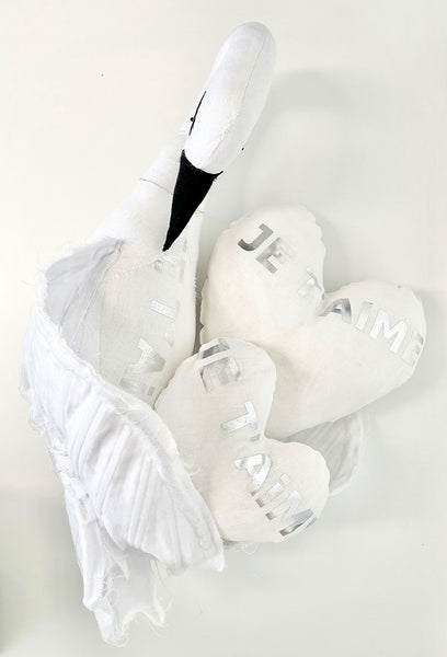 Tamar Mogendorff - Je t'aime Wall mounted Swan in Silver