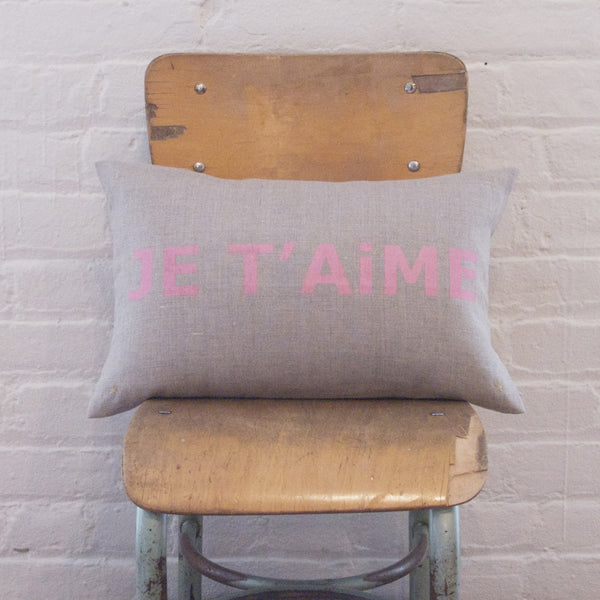 CUSHiON - LETTER - JE T'AiME SHiMMER PiNK ON COCONUT