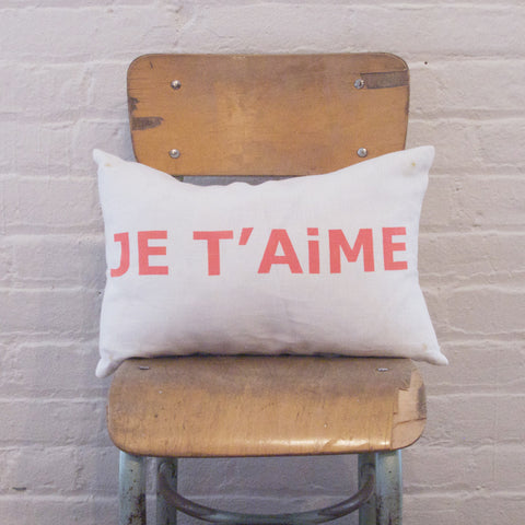 CUSHiON - LETTER - JE T'AiME ORANGE ON MiLKY WHiTE