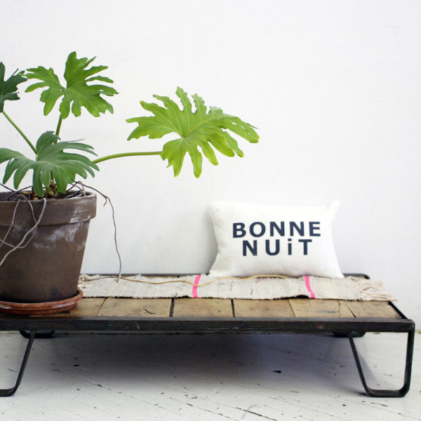 CUSHiON - LETTER - BONNE NUiT GRAY ON MiLKY WHiTE